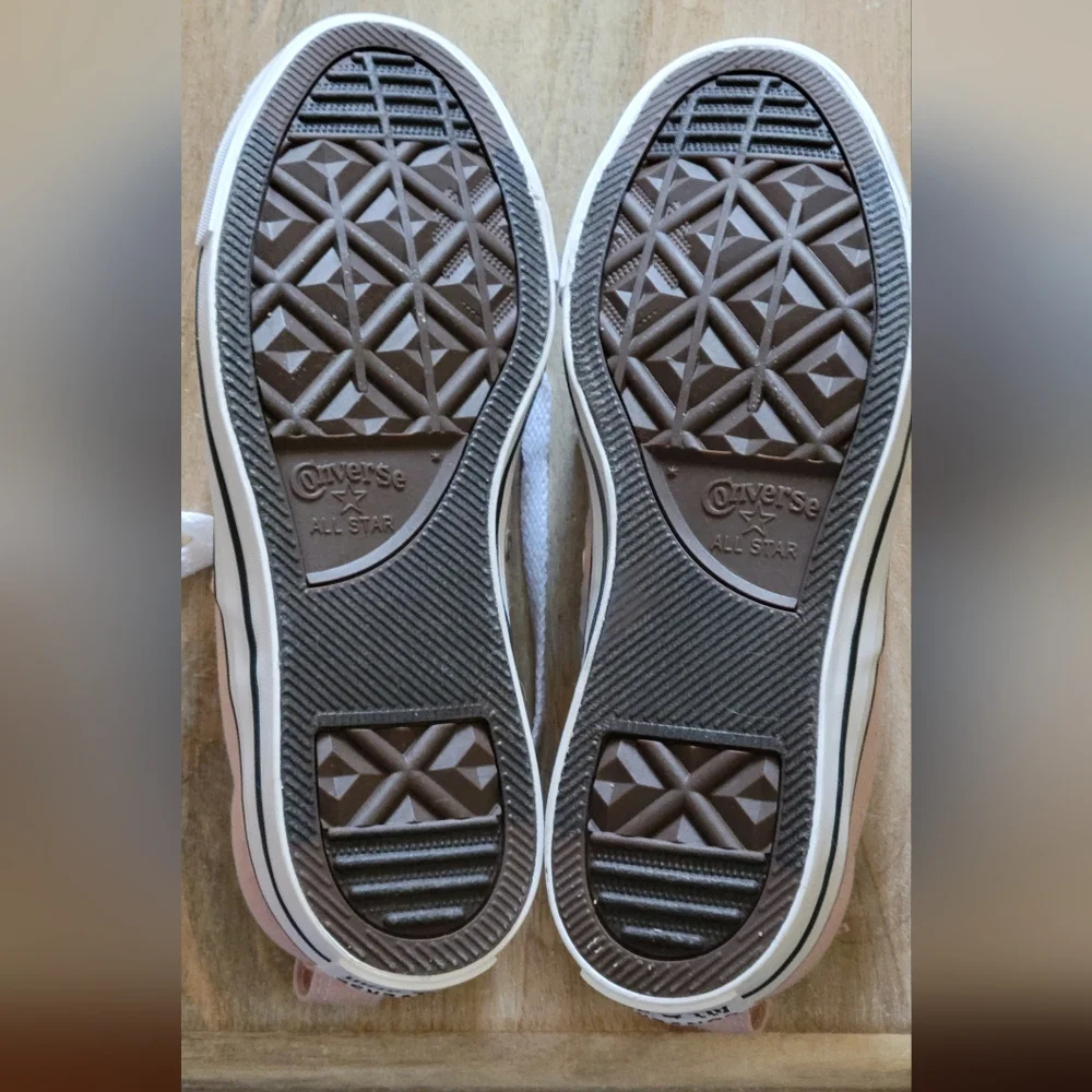 Converse Low Top Sneakers Soft Pink and White - Picture 5 of 5